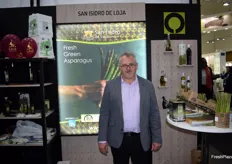 Indalecio Cáceres, presidente de la cooperativa San Isidro de Loja, productora de espárragos verdes y trigueros y aceite de oliva. 